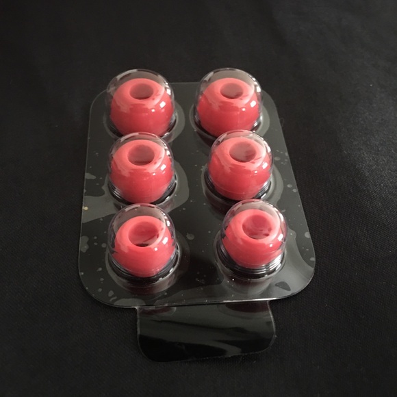 Powerbeats Wireless Eartips - Picture 2 of 5